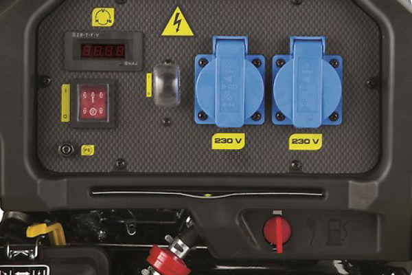 Pramac PX 4000 generator controls